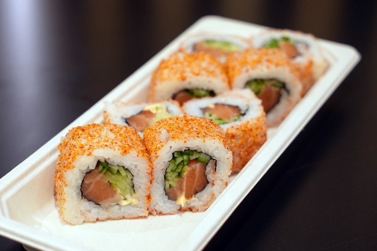 8 Pics Spicy Salmon Cucumber Roll