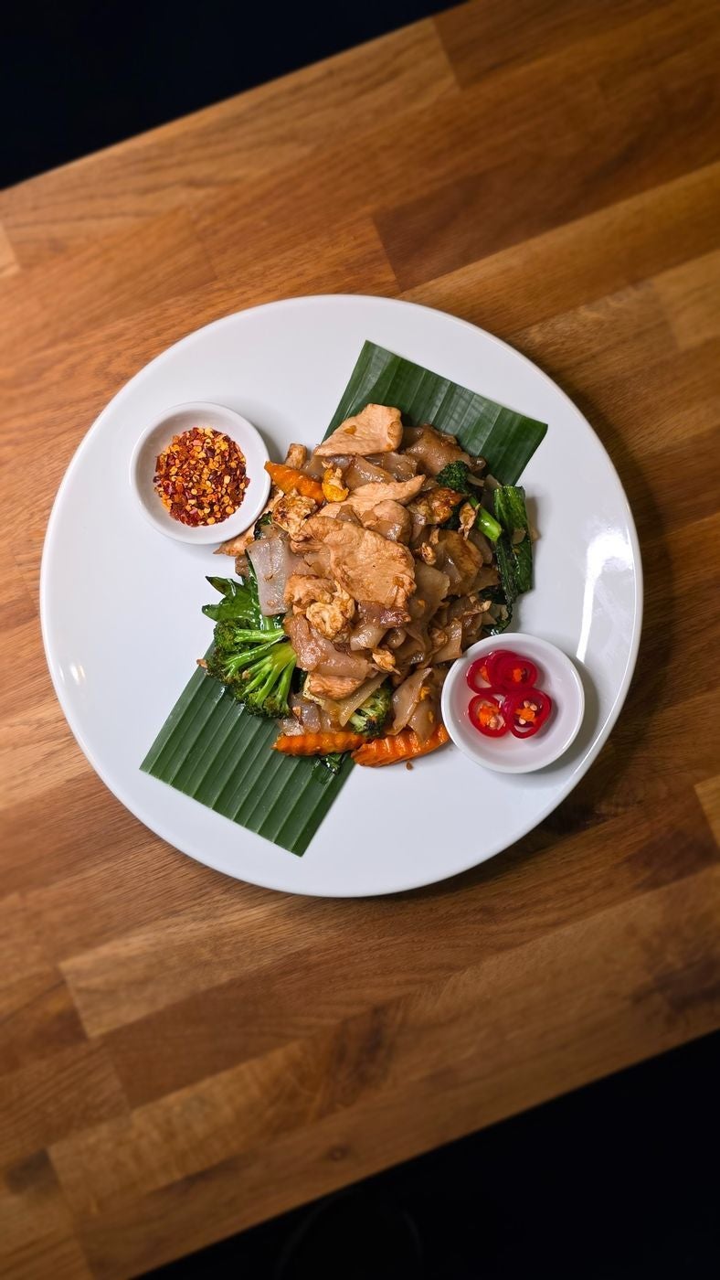 Pad See Eiw Chicken