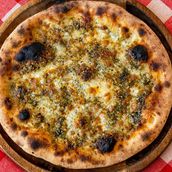 Zaatar w Cheese Pizza
