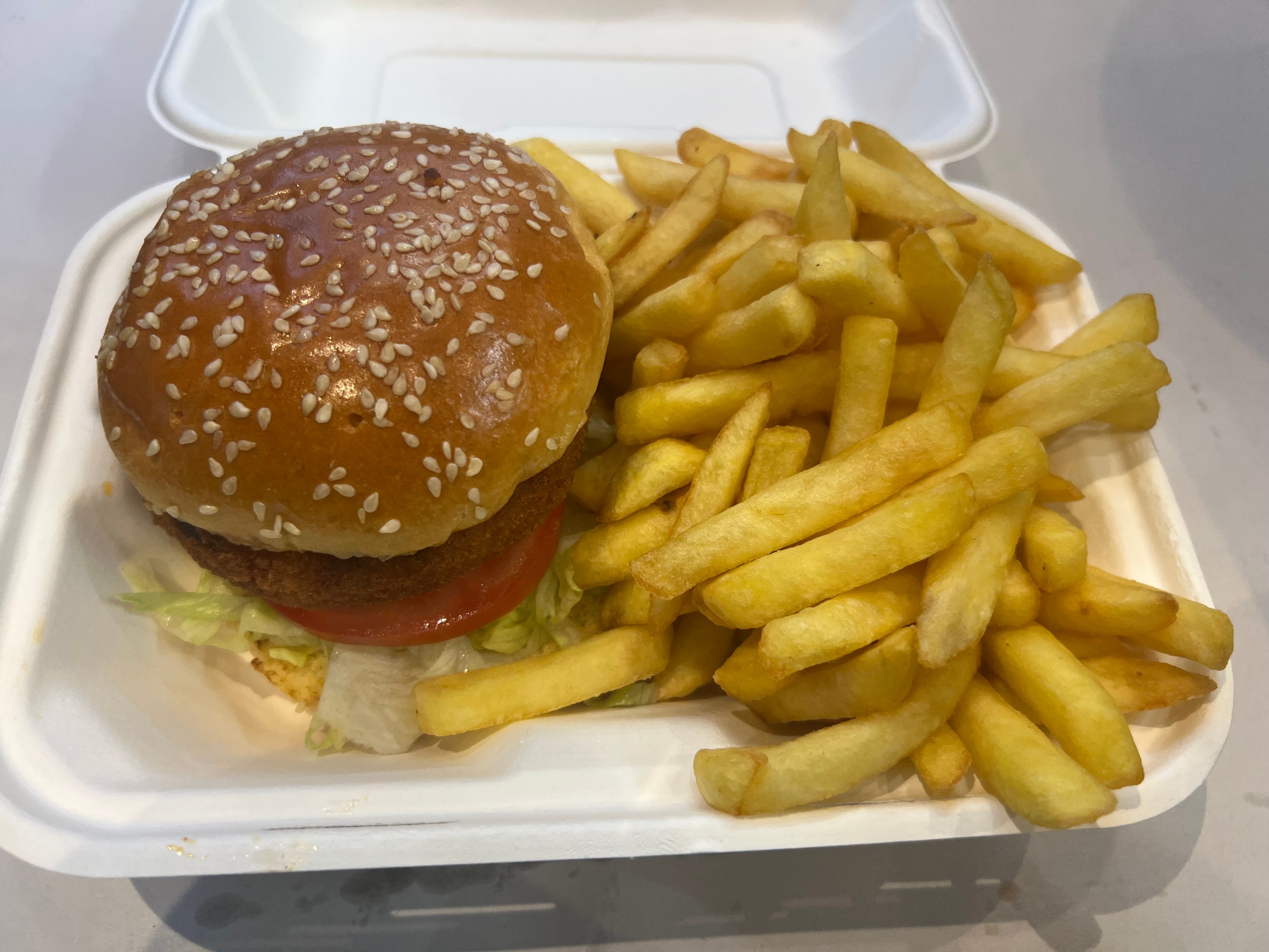Veggie Burger and chips
