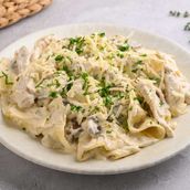 Fettuccine Alfredo con Pollo
