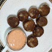 Pepperoni dumplings/Bolinho de calabresa
