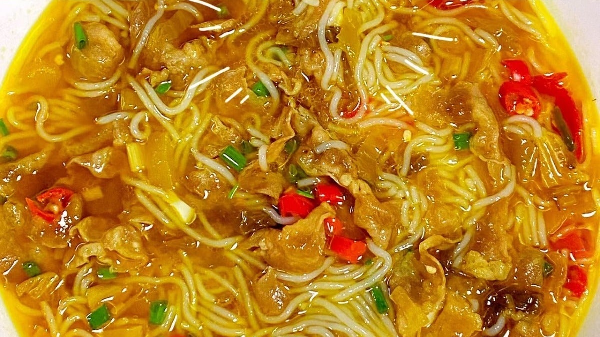 爆辣金汤肥牛米线 Spicy Golden Soup Beef Rice Noodles