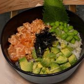 Avo Salmon Poke Bowl 