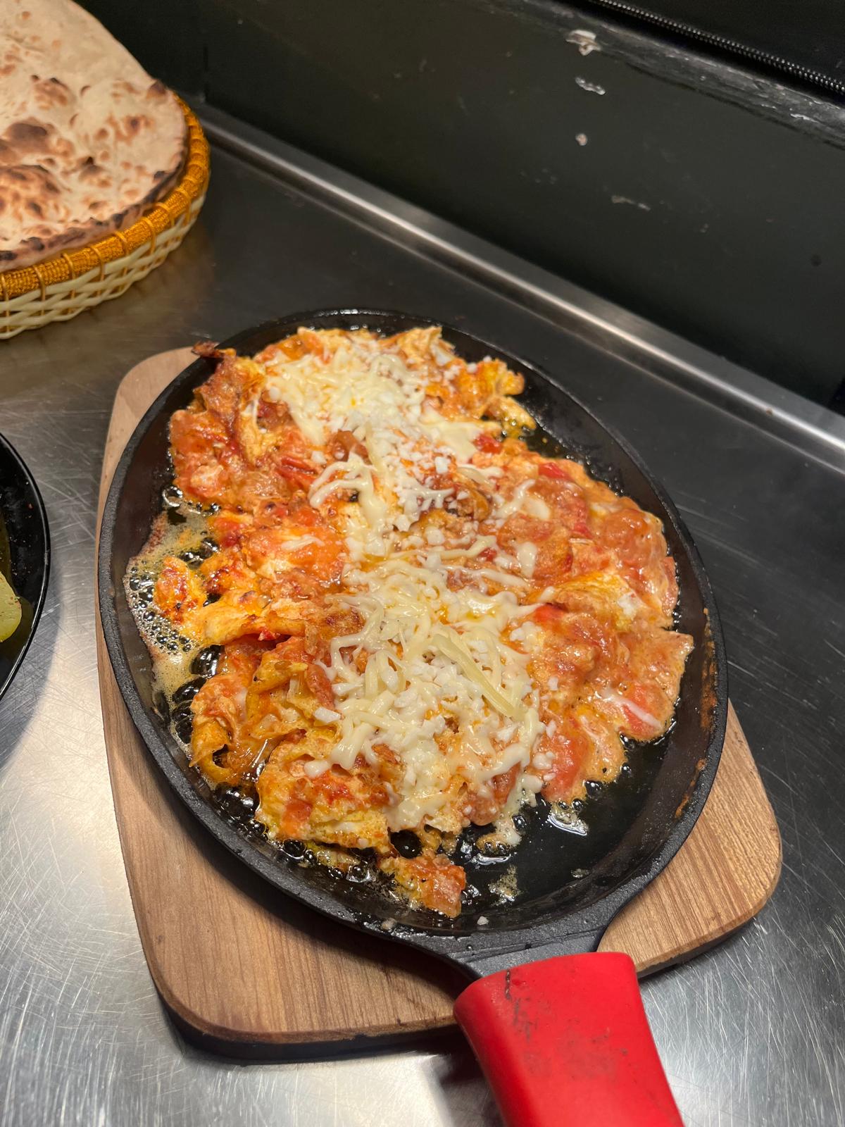 Egg and Tomato (شكشوكة) with Iraqi bread