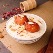 Gulab Jamun with Shahi Phirni