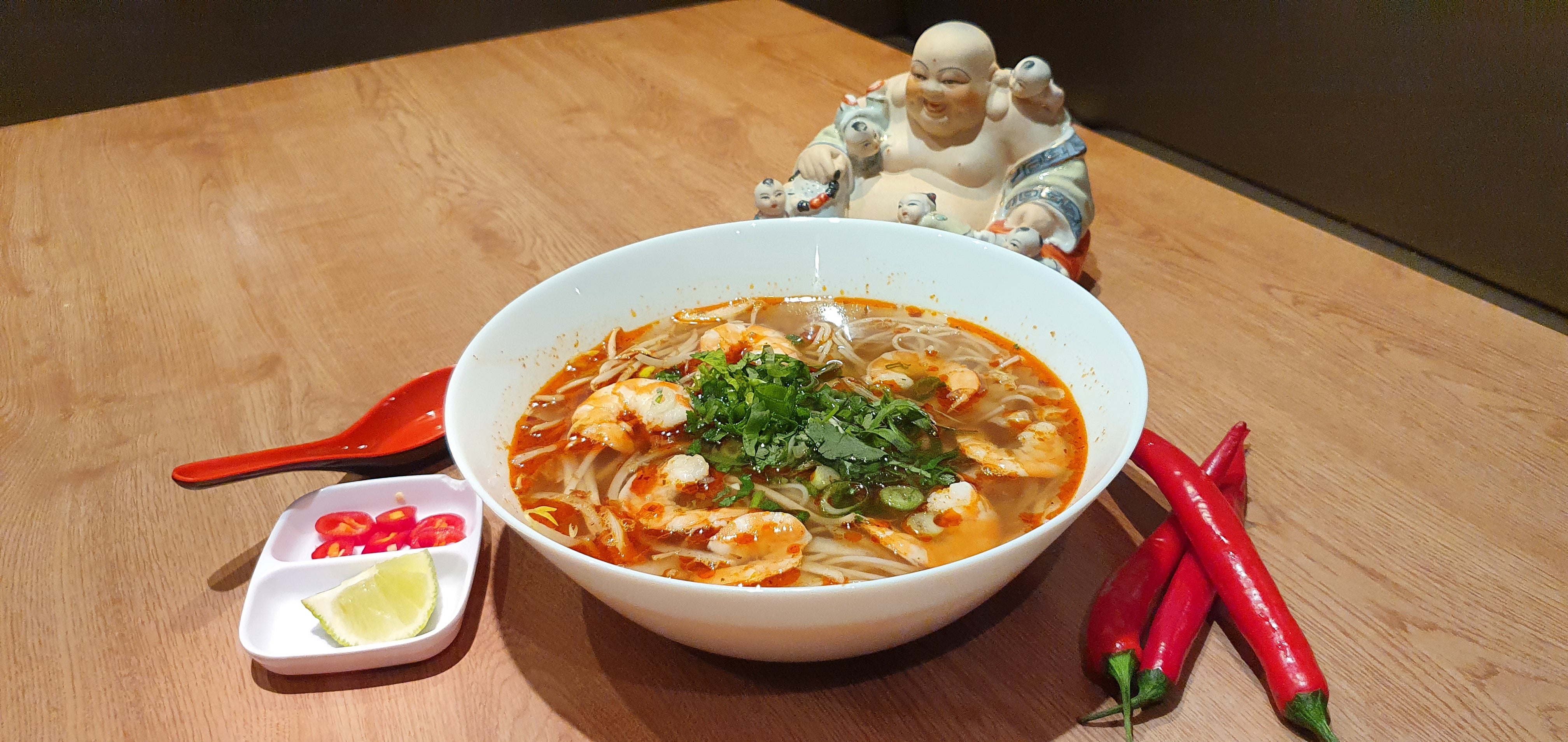 Prawn Spicy Noodle Soup  (Bun Bo Hue) ��