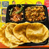 Aloo Puri (4 Puri's)