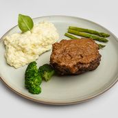 Beef Steak With Mashed Potato - Kcal 683