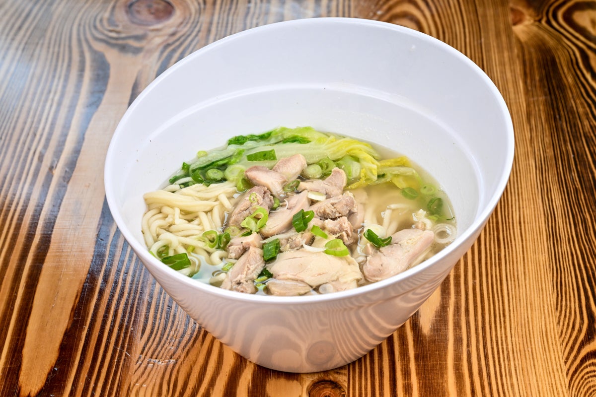 Hand-pulled Noodles with Chicken Thigh in Soup 鸡肉汤面