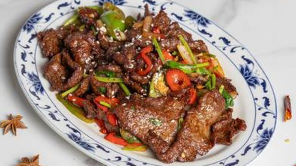 小炒西冷牛肉 Stir Fried Sirloin Beef with Mixed Chilli