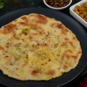 Mix Veg Kulcha With Chole And Tamarind Chutney