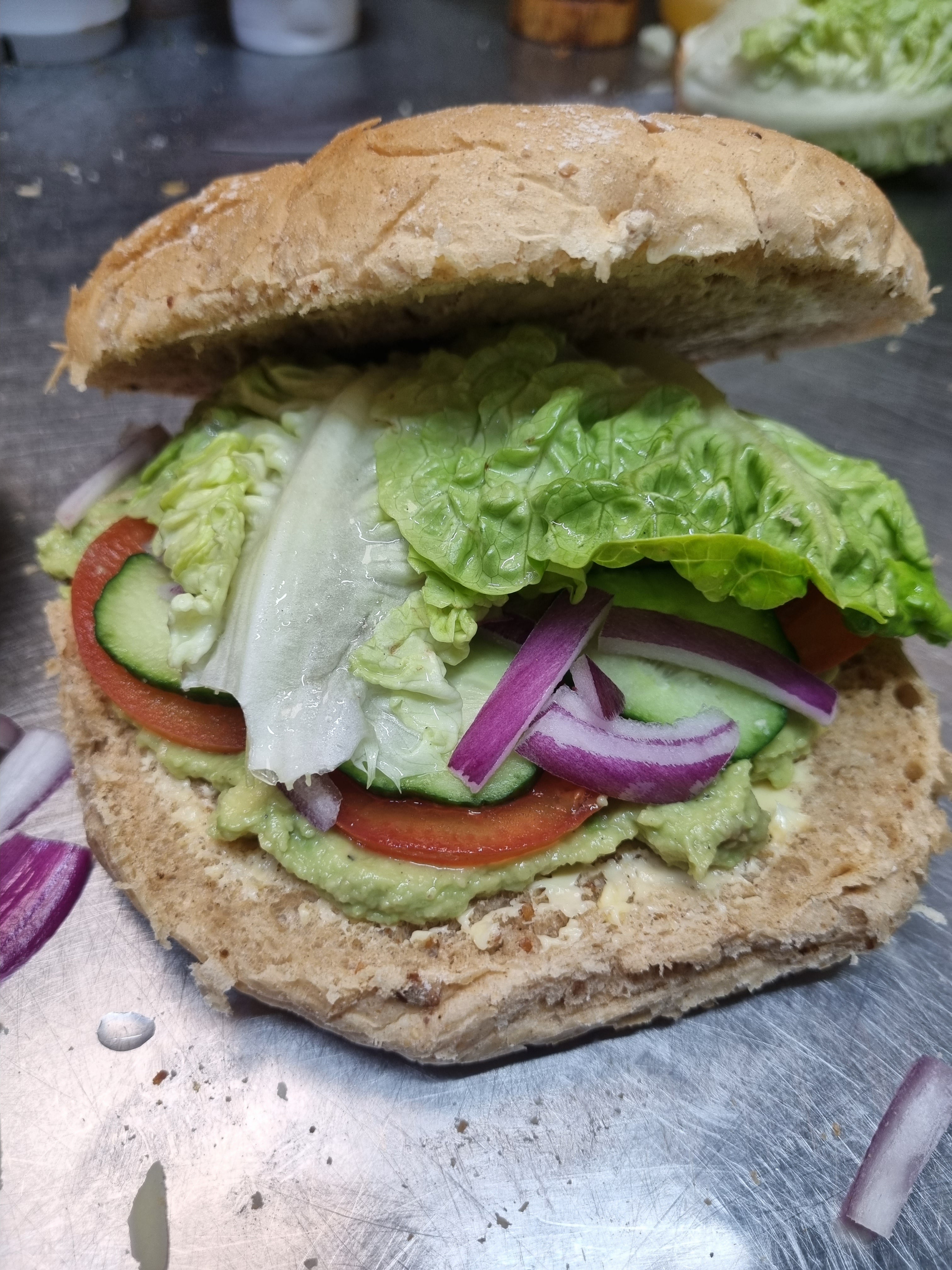 Simply Salad & Avo Buttie