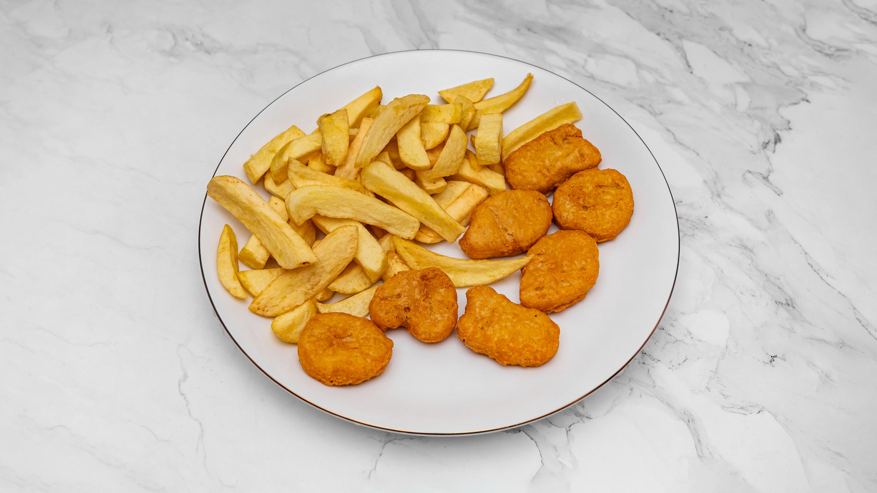 10 Chicken Nuggets with Chips