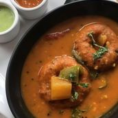 Sambar Vada 2PCS