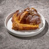 Almond croissant 
