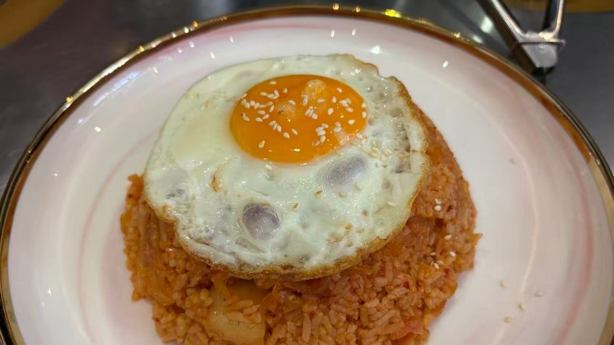 泡菜炒饭 Kimchi Fried Rice (Spicy)