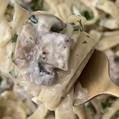 Alfredo Pasta with Mushrooms and Broccoli