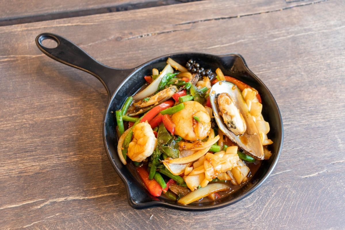 Mixed Seafood Pad Cha