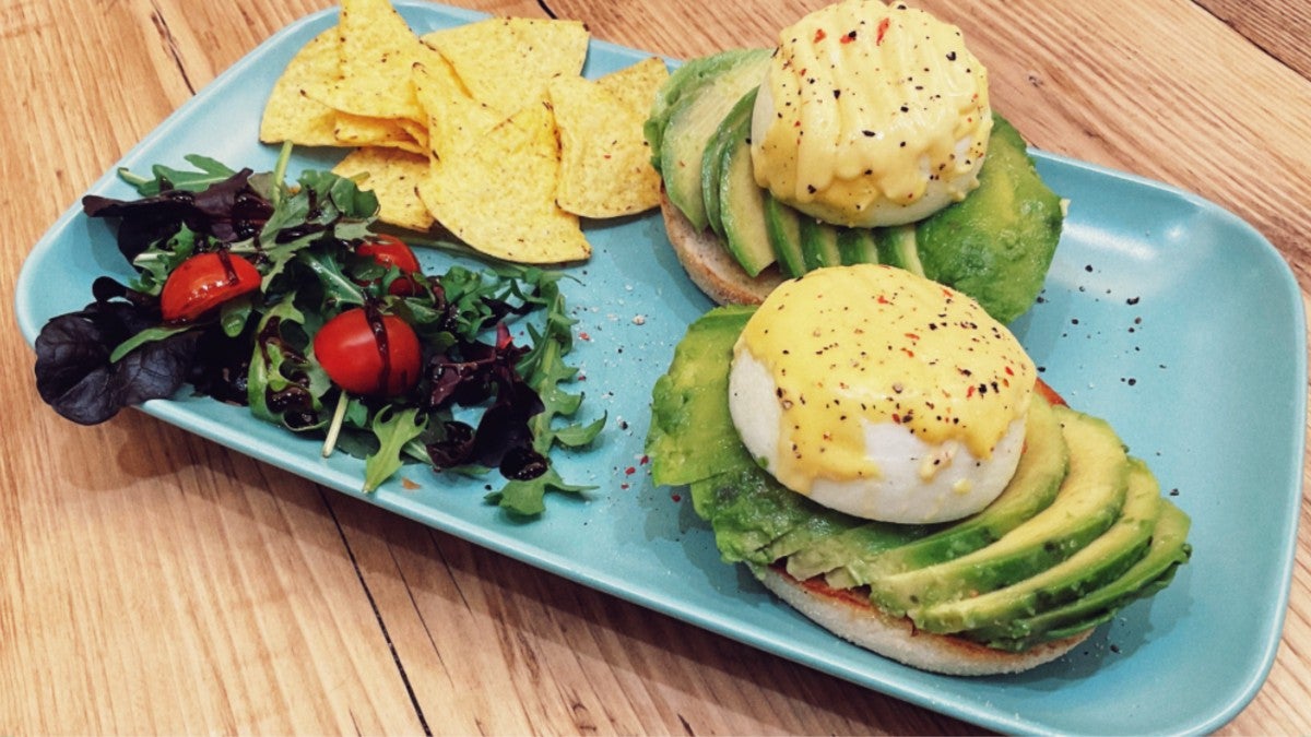 Avocado Benedict (v)