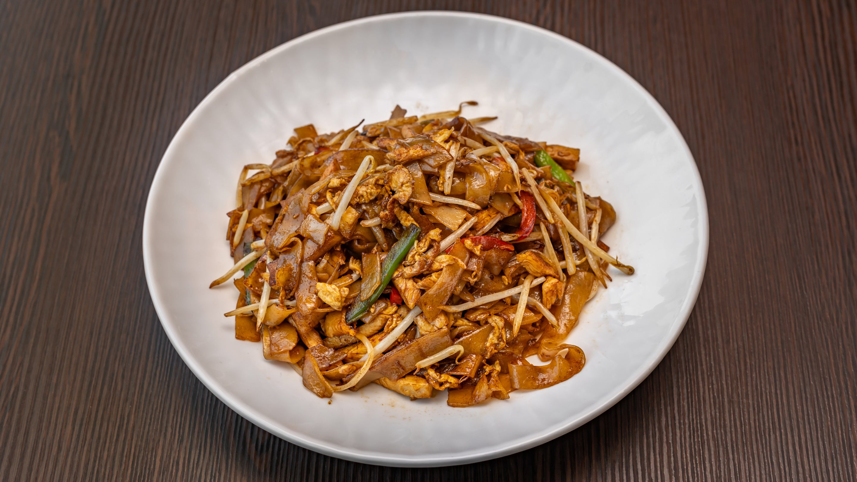 Stir-Fried Ho-Fun Rice Noodles with Chicken 鸡肉炒河粉