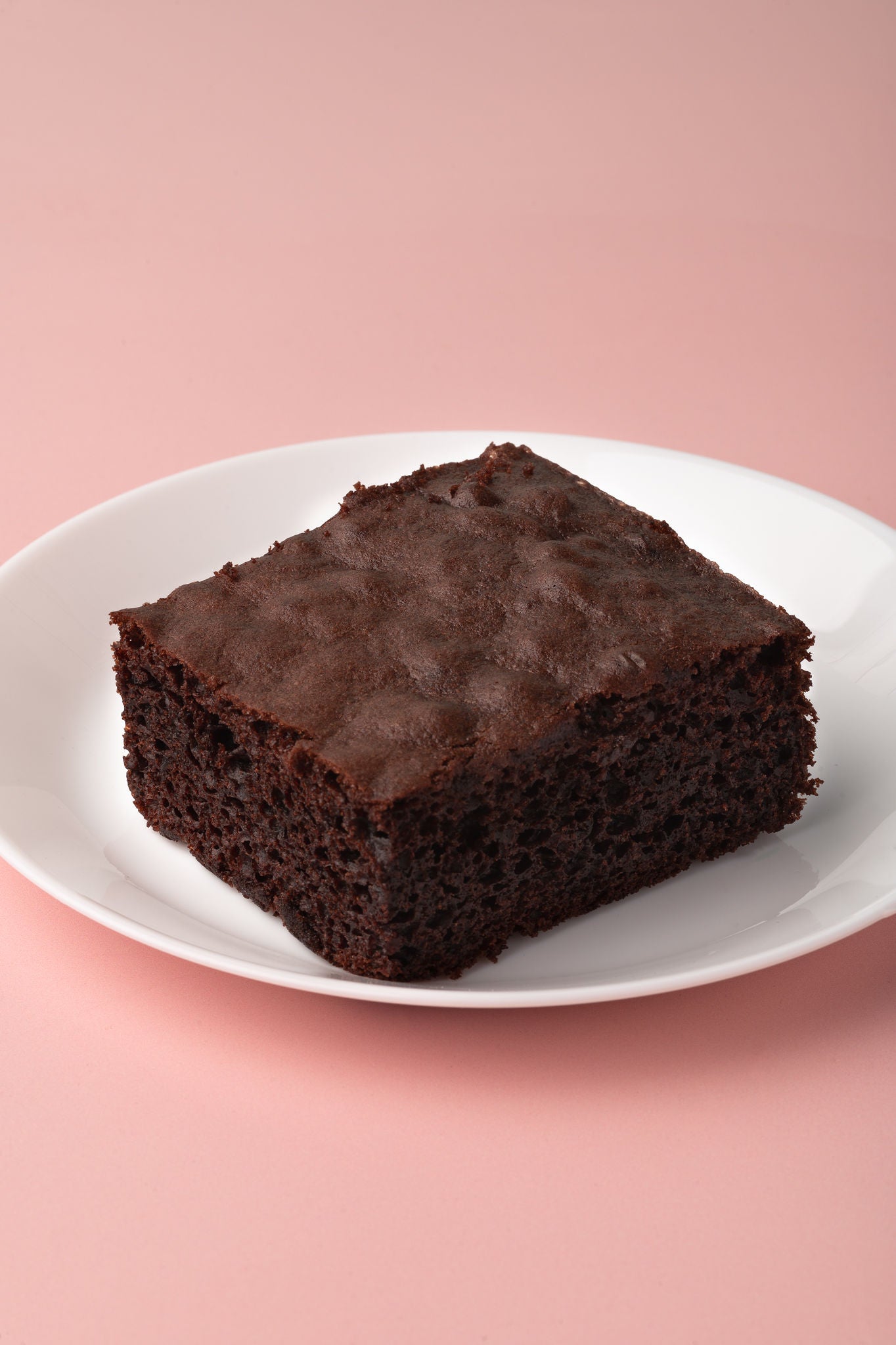 🍫 Chocolate Chip Chocolate Sponge Slice (Served with a side of your choice)