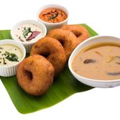 Minapa Garelu With Chicken