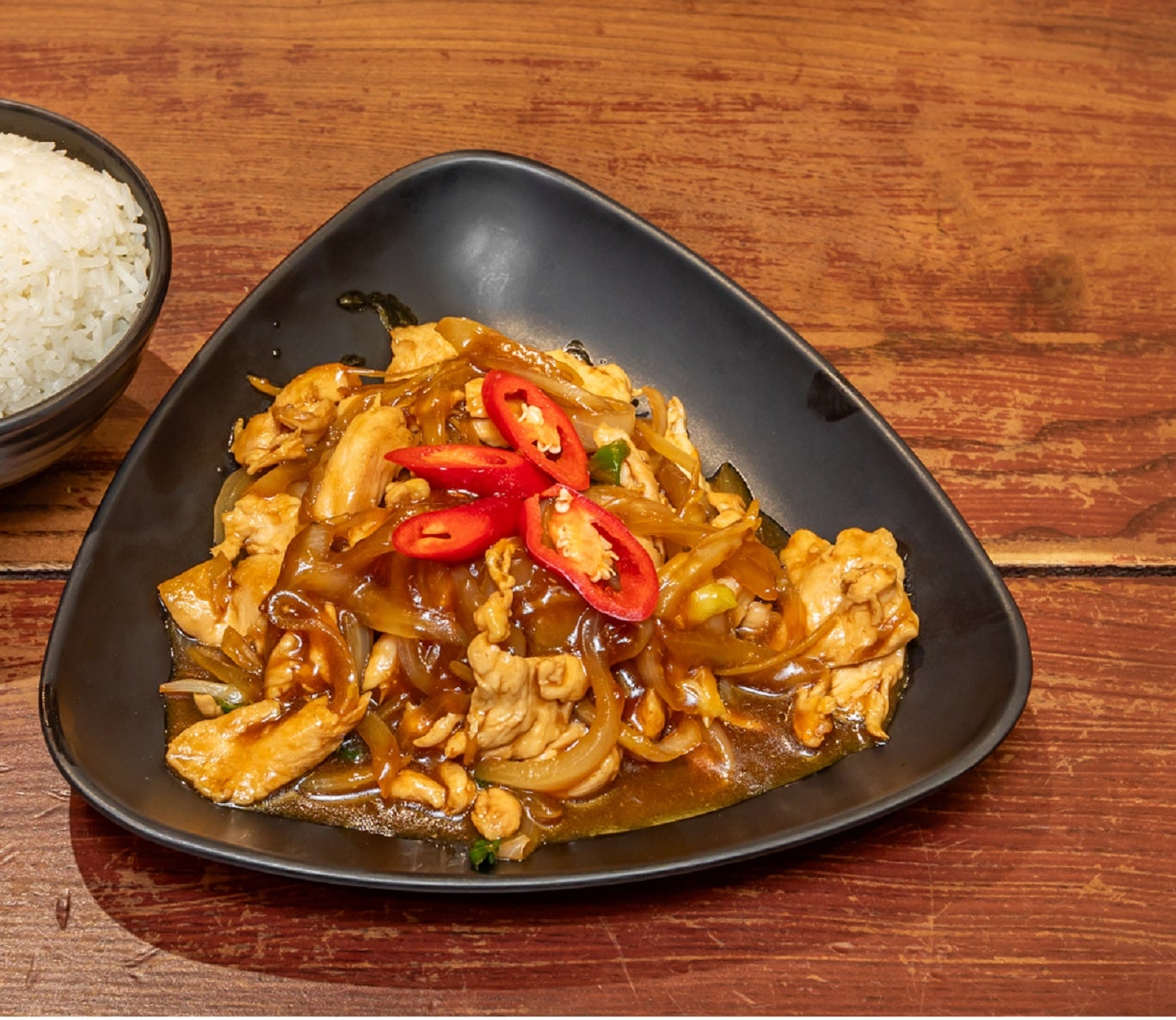 Royal Chicken Tossed in Lemongrass and Chili (香茅酱爆炒鸡肉片)（微辣）