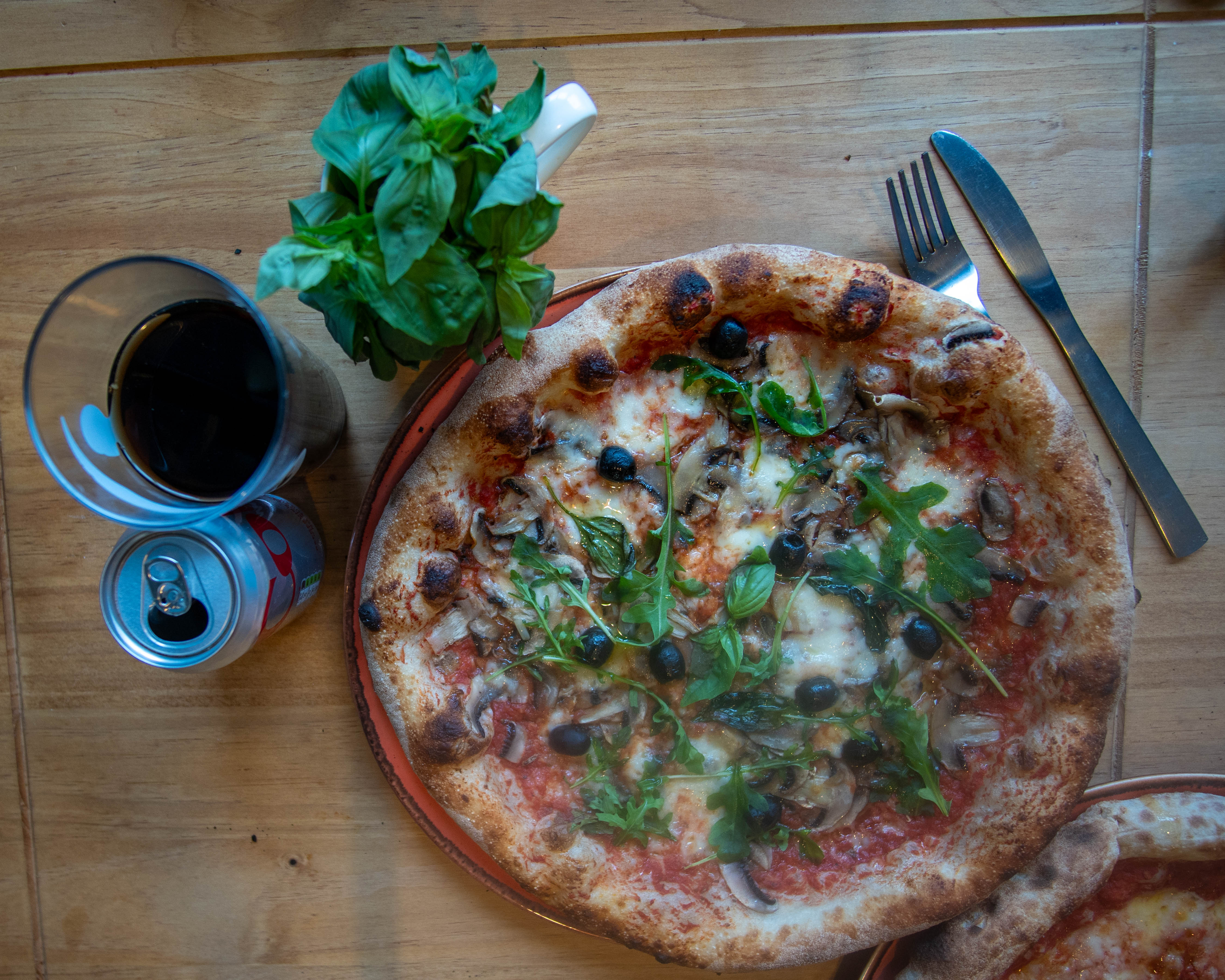 Napoli with fresh basil, olive oil oregano