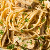 Pasta With Chicken In White Sauce