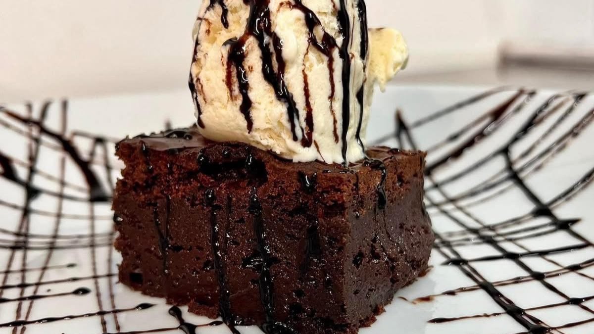 Chocolate Brownie with Ice Cream