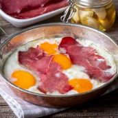 FRIED EGG WITH PASTIRMA