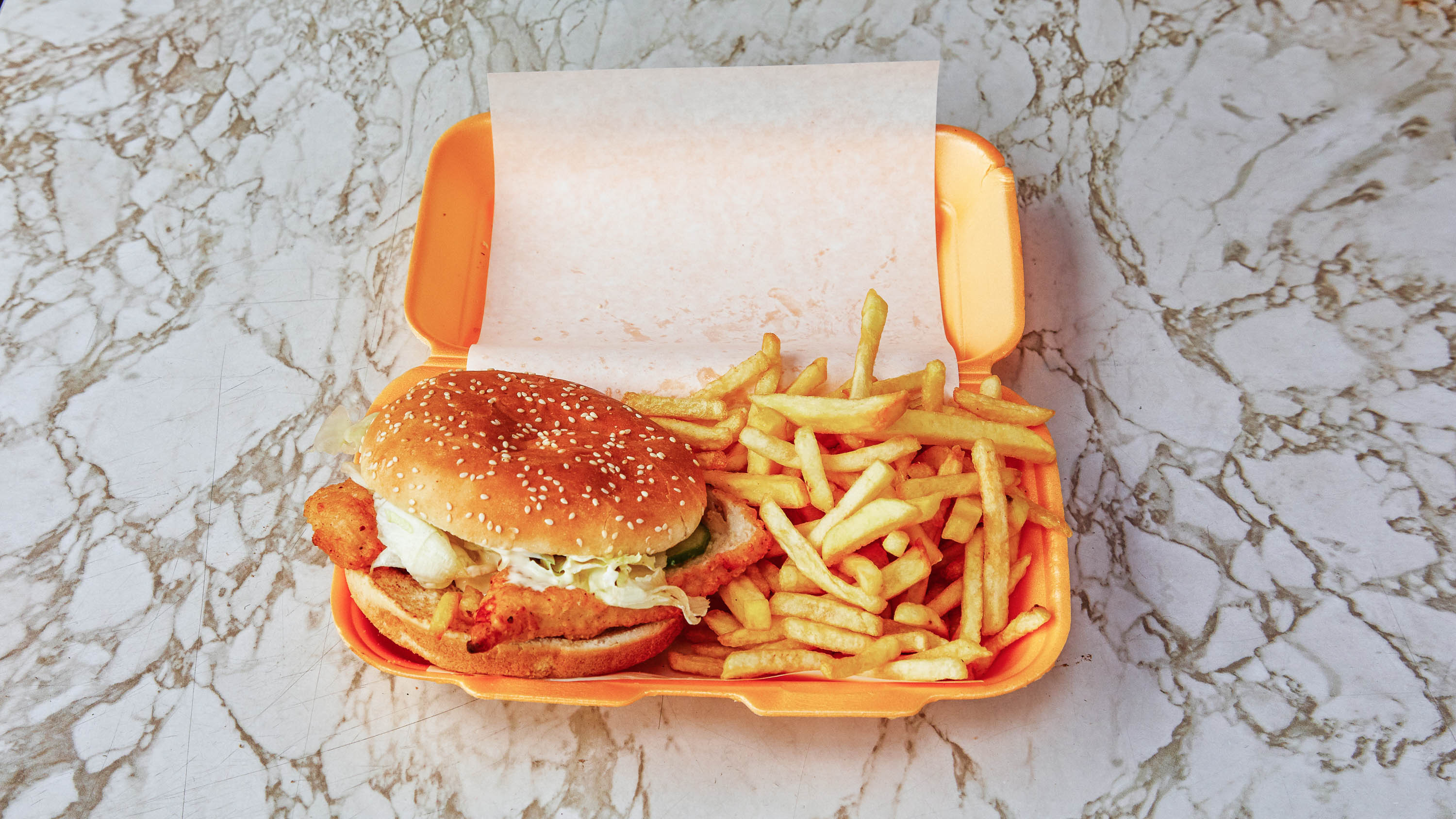 Chicken Fillet Burger, Fries & can of Drink