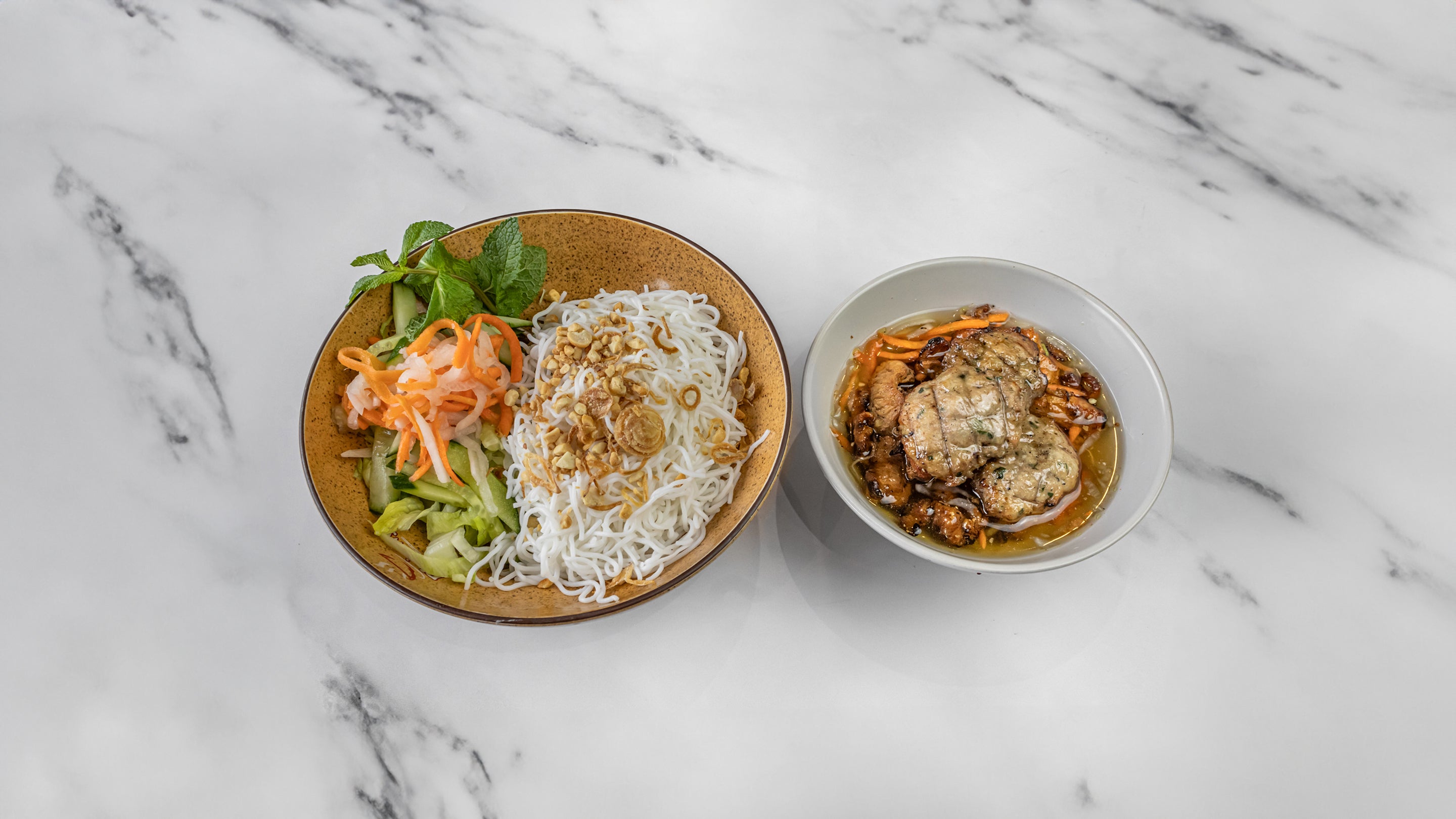 Grilled Pork Patties with Dry Noodle