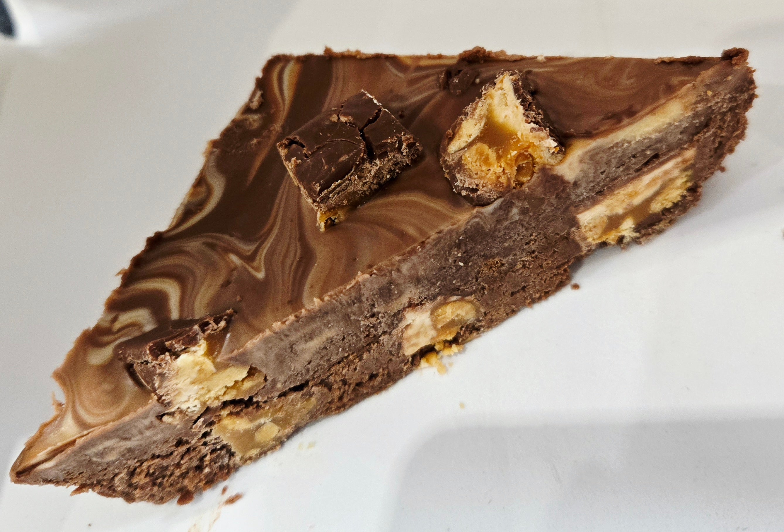 Snickers biscuit slice