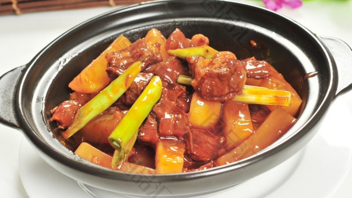 Beef Flank with Potatoes in Claypot 土豆牛腩煲