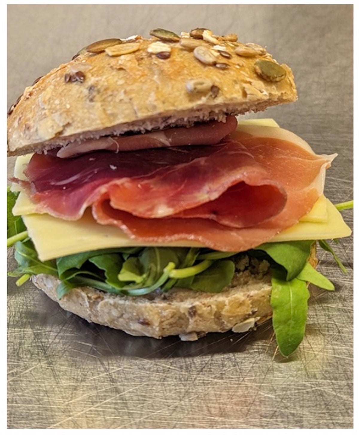 Frukostfralla (Serrano Jamon, Cheddar, Rocket )