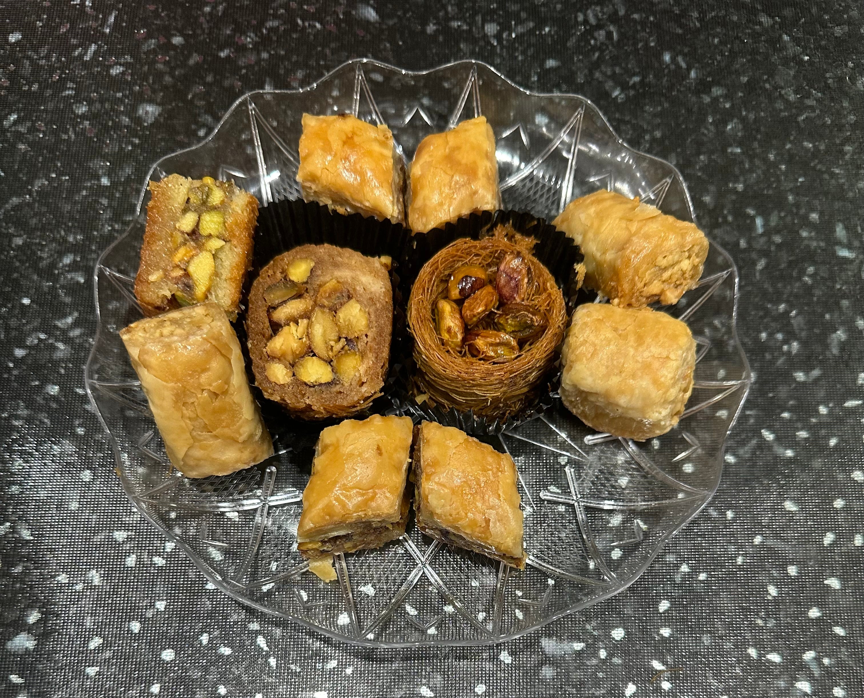 Small Baklawa Tray 14 Pieces