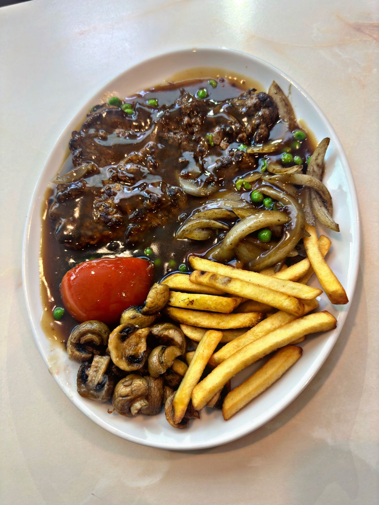 Sirloin steak with chips in Gravy 牛扒条
