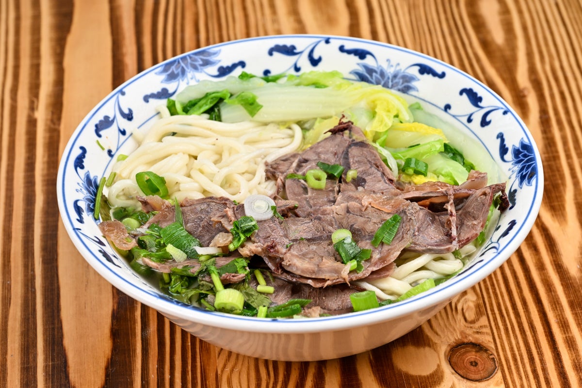 Hand-pulled Noodles with Beef Shin in Soup 牛肉汤面