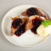 French Toast With Blueberry Sause 