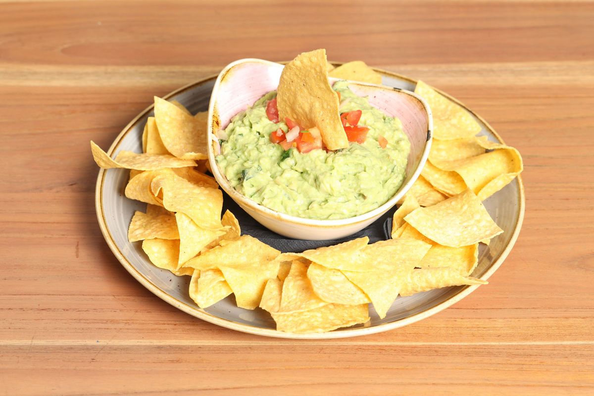  Big Guacamole with Corn Chips 