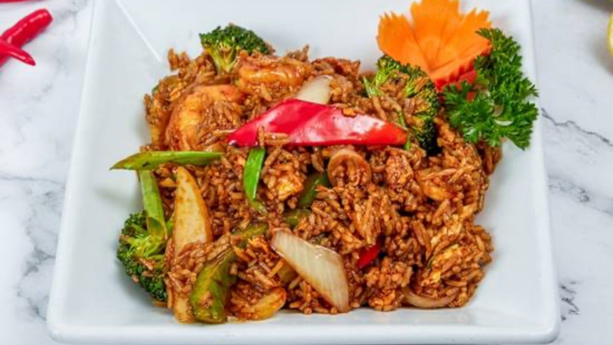 Kao Pad Nam Phrik Pow