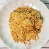 White Mochi With Peanut
