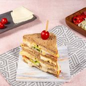 Cheesy Egg Club Sandwich 