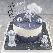 astronaut cake