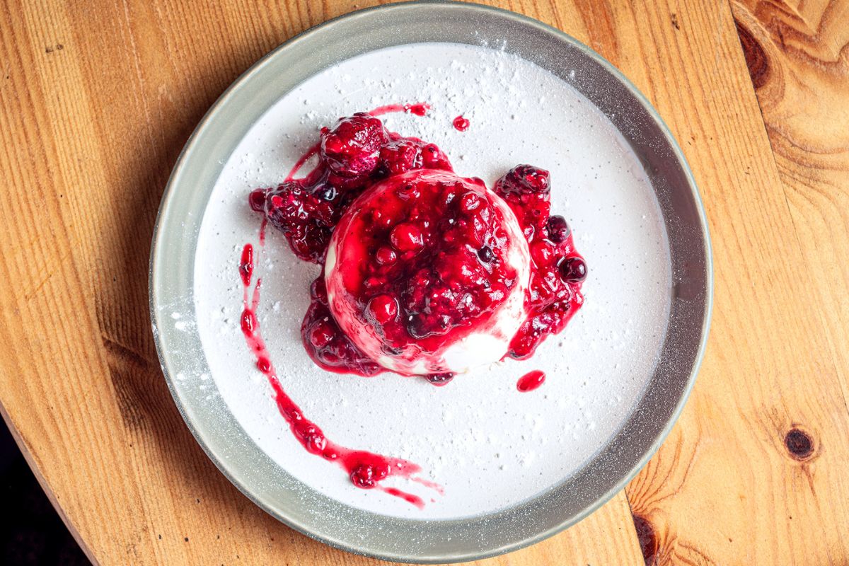 Vanilla Panna cotta, Mixed berry compote
