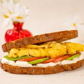 Egg Avo Club Sando