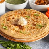 Gobi Paratha With Curd