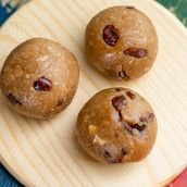Homemade peanut butter oat balls (3pcs)